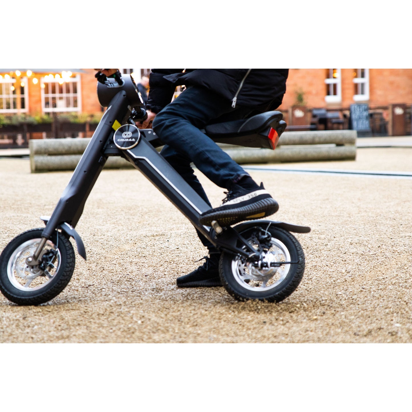 The Cruzaa E-Scooter Carbon Black with Built-in Speakers & Bluetooth