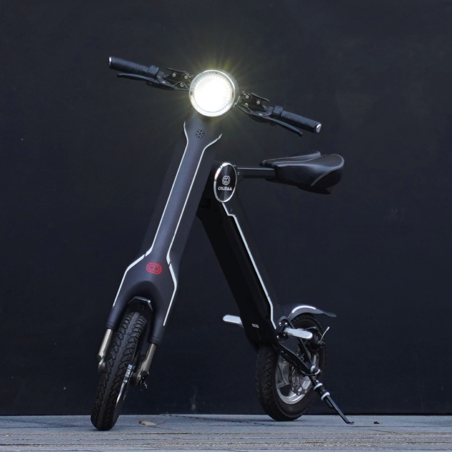 Cruzaa E-Scooter PRO Carbon Black – with Built-in Speakers & Bluetooth