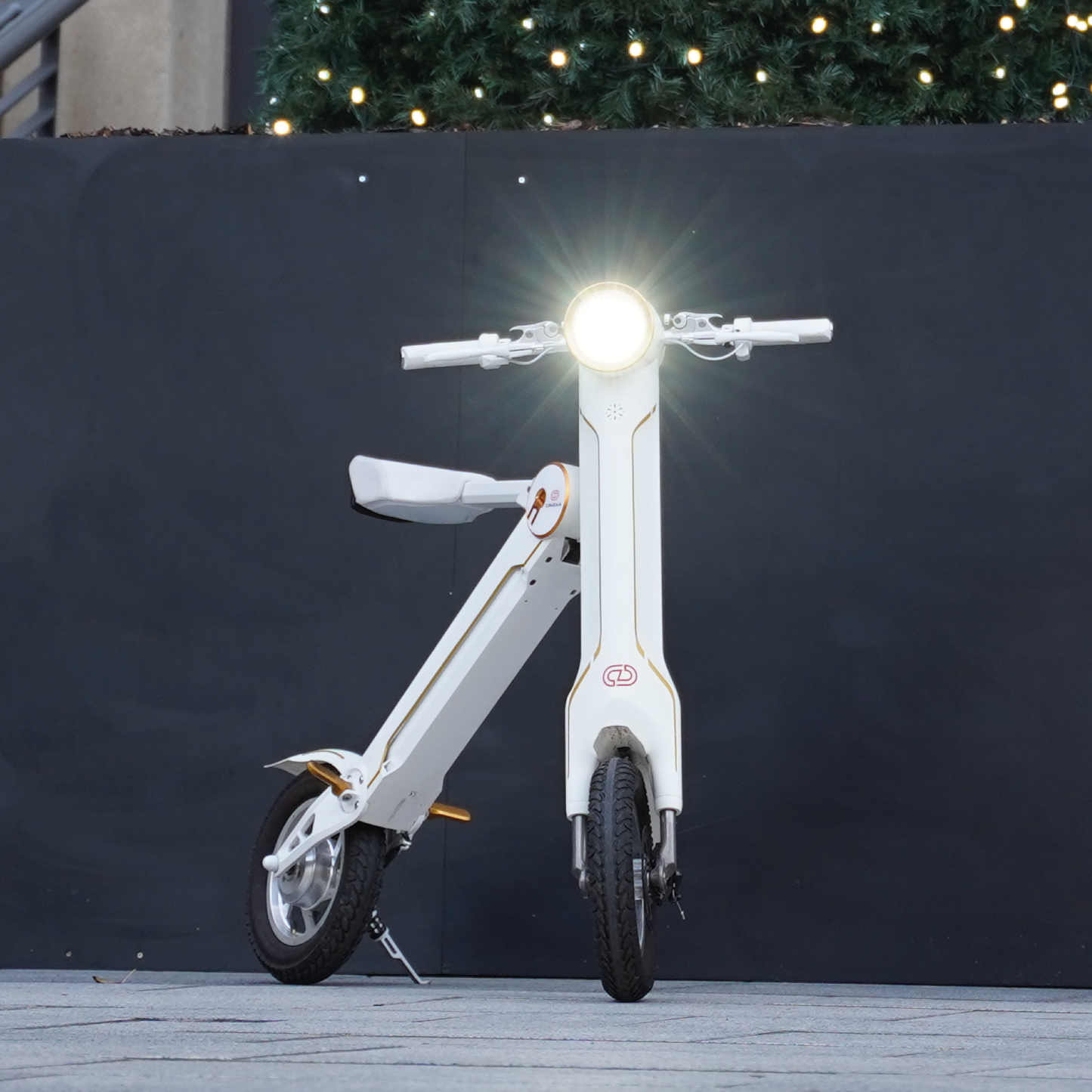 The Cruzaa E-Scooter Racing White with Built-in Speakers & Bluetooth