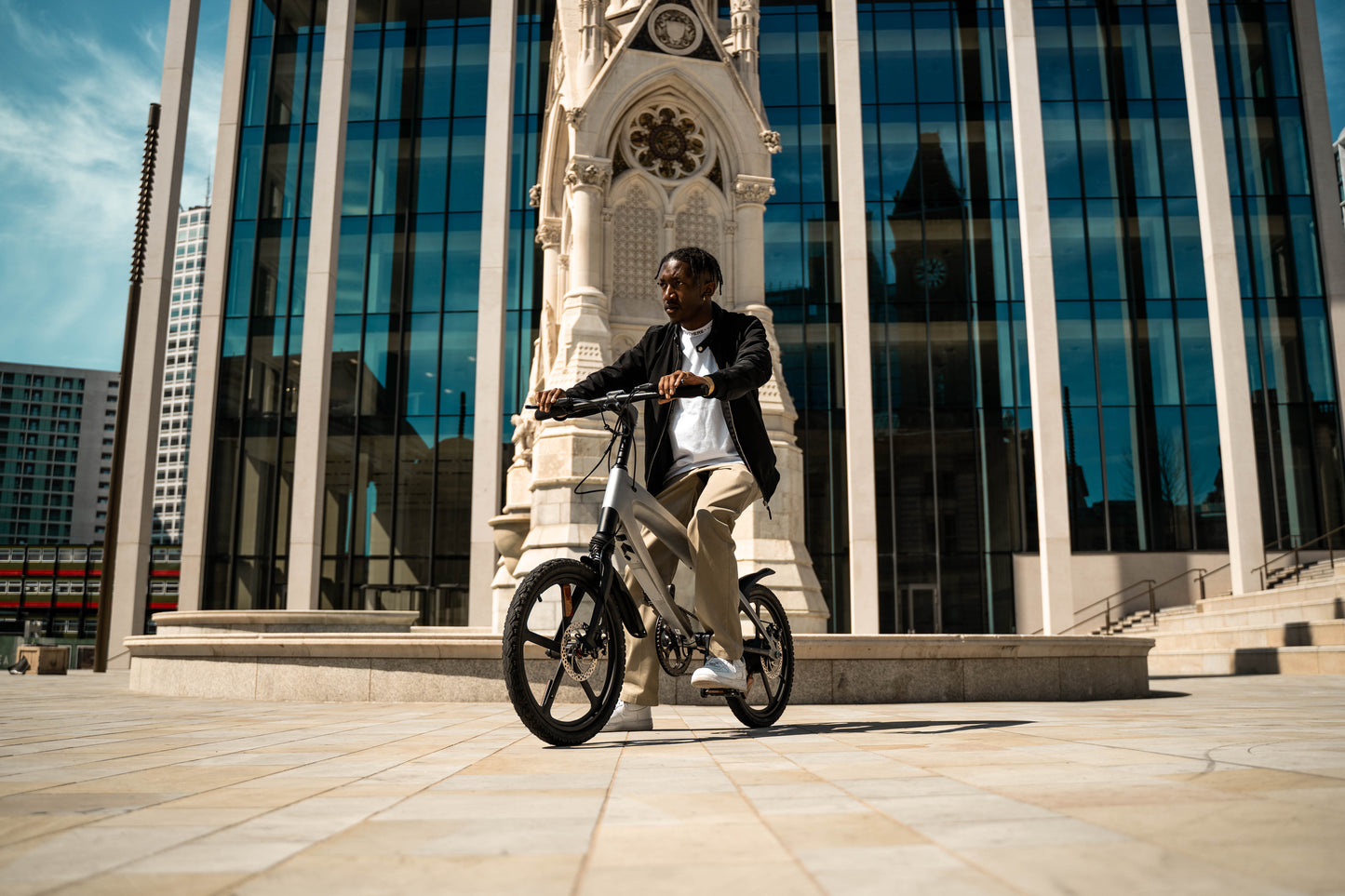 Cruzaa Electric Bike – Lightweight Urban E-Bike with Bluetooth Speakers & amp; Detachable Battery