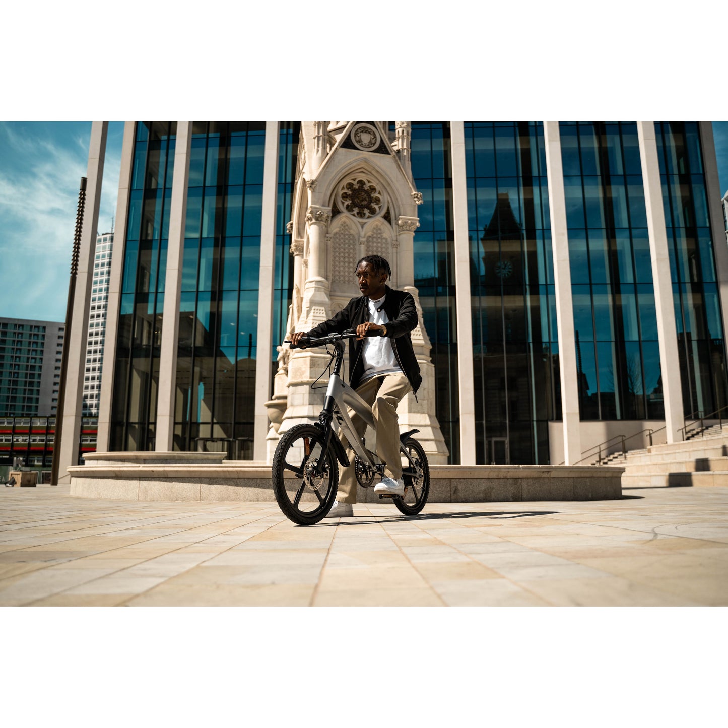 Cruzaa Electric Bike – Lightweight Urban E-Bike with Bluetooth Speakers & amp; Detachable Battery