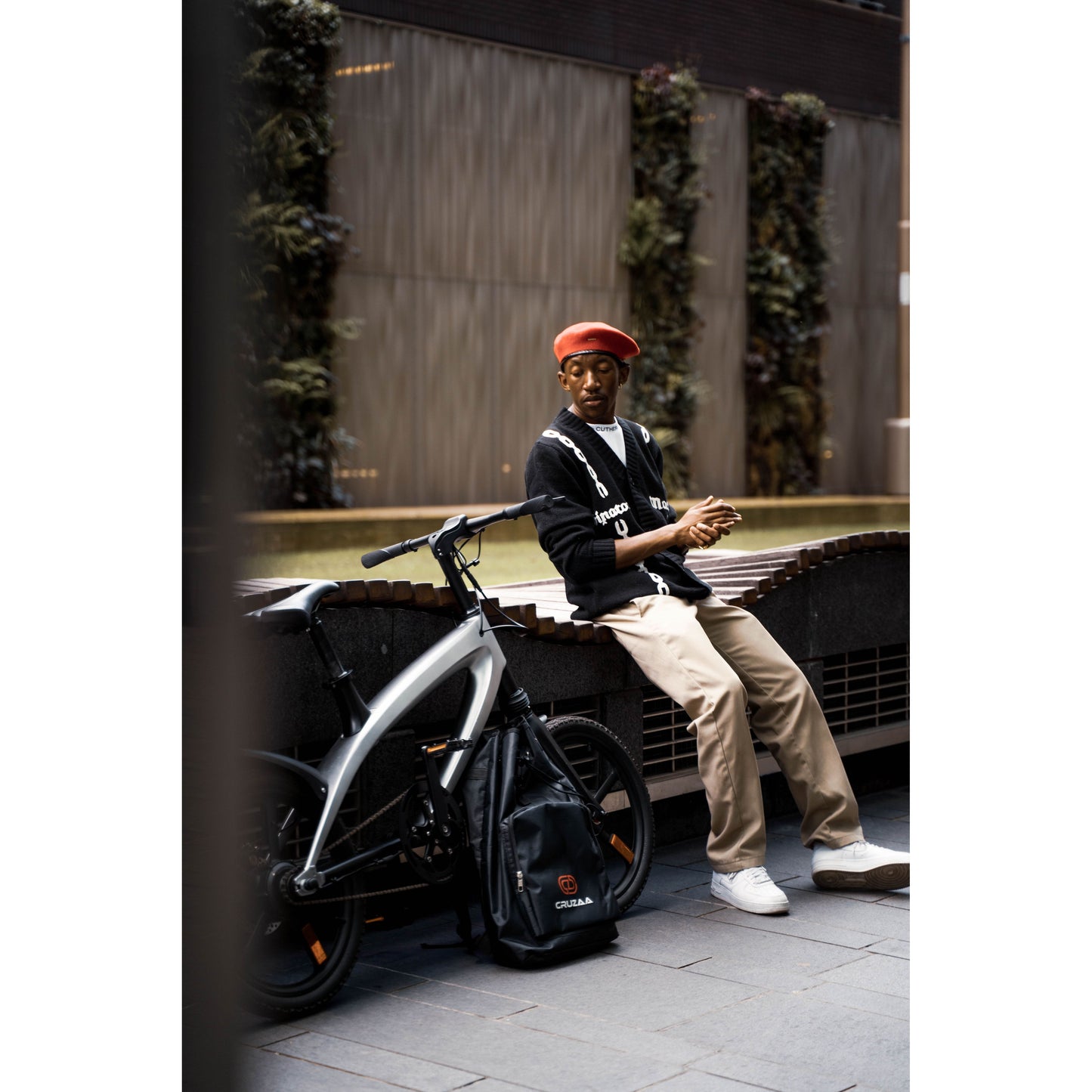 Cruzaa Electric Bike – Lightweight Urban E-Bike with Bluetooth Speakers & amp; Detachable Battery