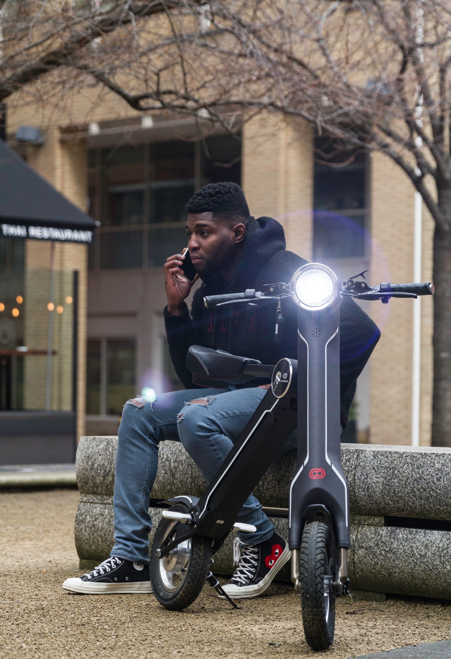 Cruzaa E-Scooter PRO Carbon Black – with Built-in Speakers & Bluetooth