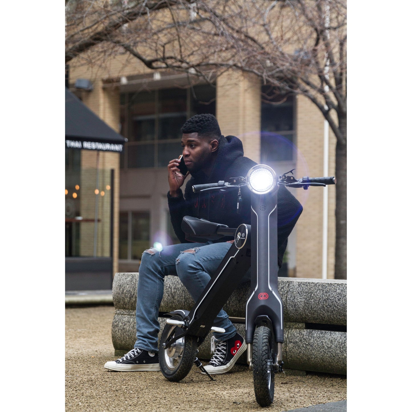 The Cruzaa E-Scooter Carbon Black with Built-in Speakers & Bluetooth
