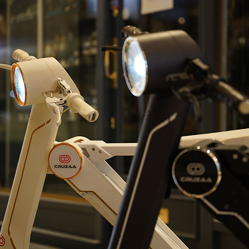 The Cruzaa E-Scooter Carbon Black with Built-in Speakers & Bluetooth