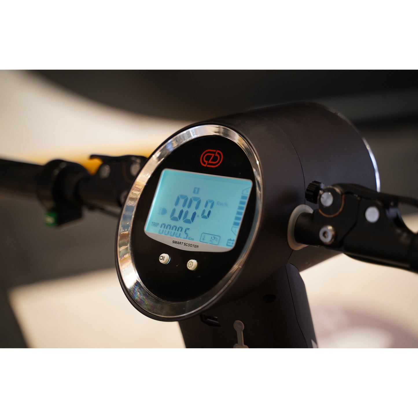 The Cruzaa E-Scooter Carbon Black with Built-in Speakers & Bluetooth