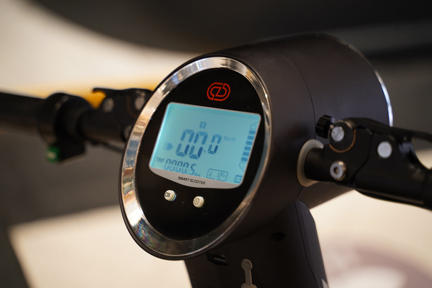 Cruzaa E-Scooter PRO Carbon Black – with Built-in Speakers & Bluetooth