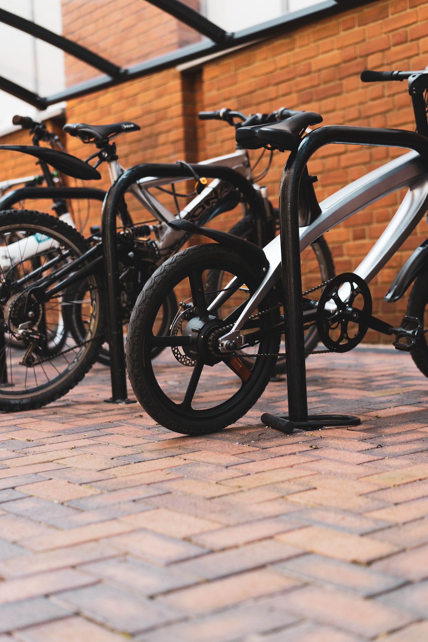 Cruzaa Electric Bike – Lightweight Urban E-Bike with Bluetooth Speakers & amp; Detachable Battery