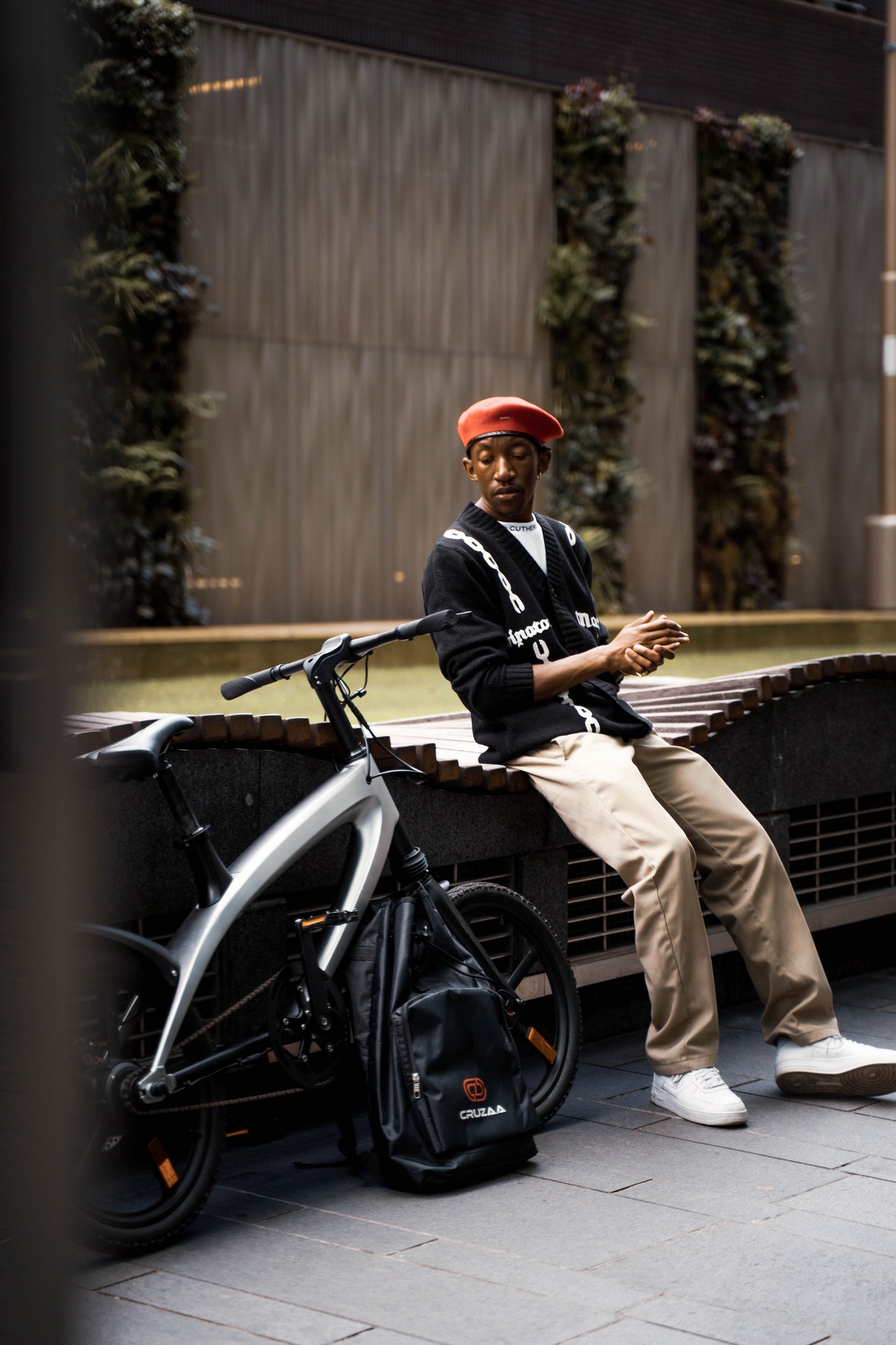 Cruzaa Electric Bike – Lightweight Urban E-Bike with Bluetooth Speakers & amp; Detachable Battery